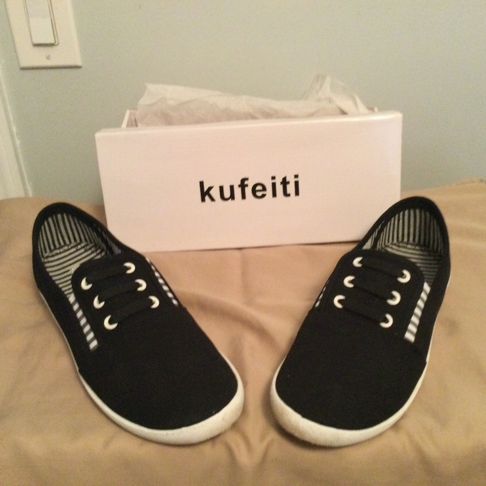 Women’s black white sneakers